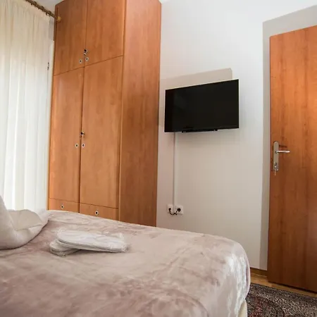 Friendly Flat 2 *