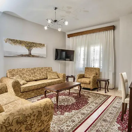 Friendly Flat 2 *