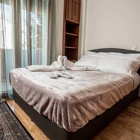 Friendly Flat 2 *