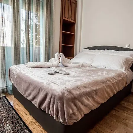 Friendly Flat 2 *